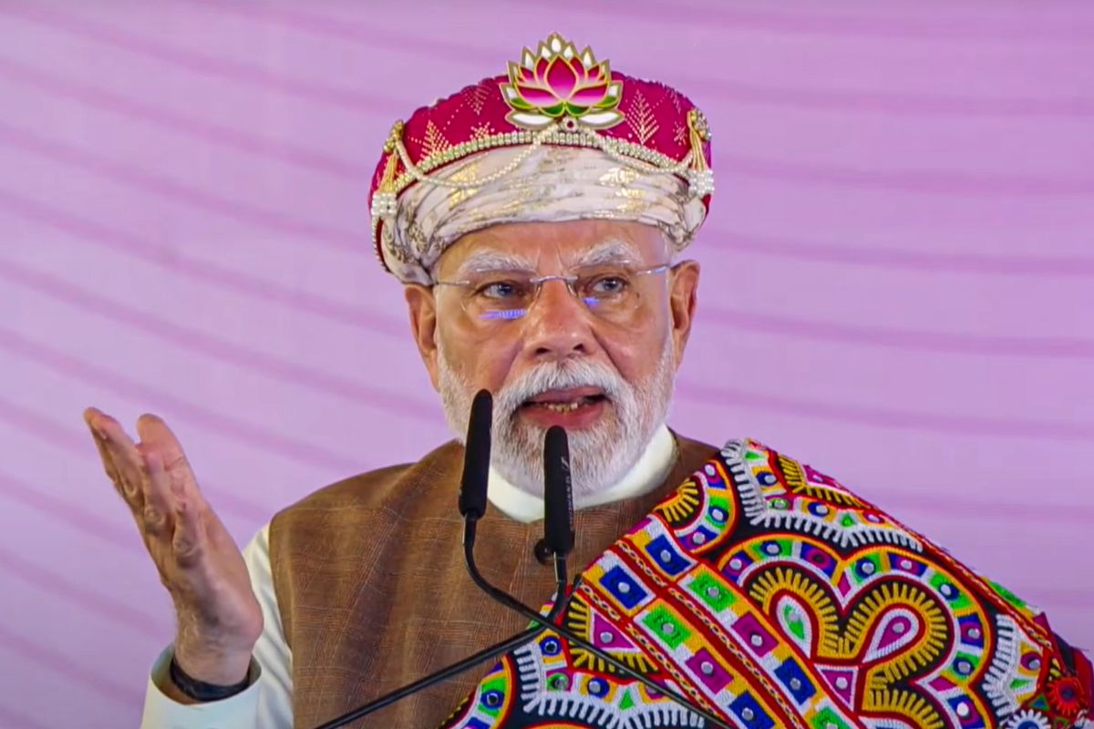 PM Modi in Dhar : परमाणु धमकियों से नहीं डरता भारत, पीएम मोदी ने पाकिस्तान को दिया सख्त संदेश
