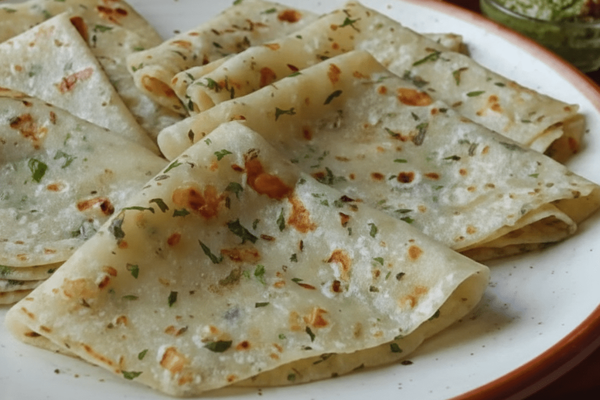 Reshmi Sabudana Paratha: नवरात्रि व्रत में बनाएं सॉफ्ट और रेशमी साबूदाना पराठा