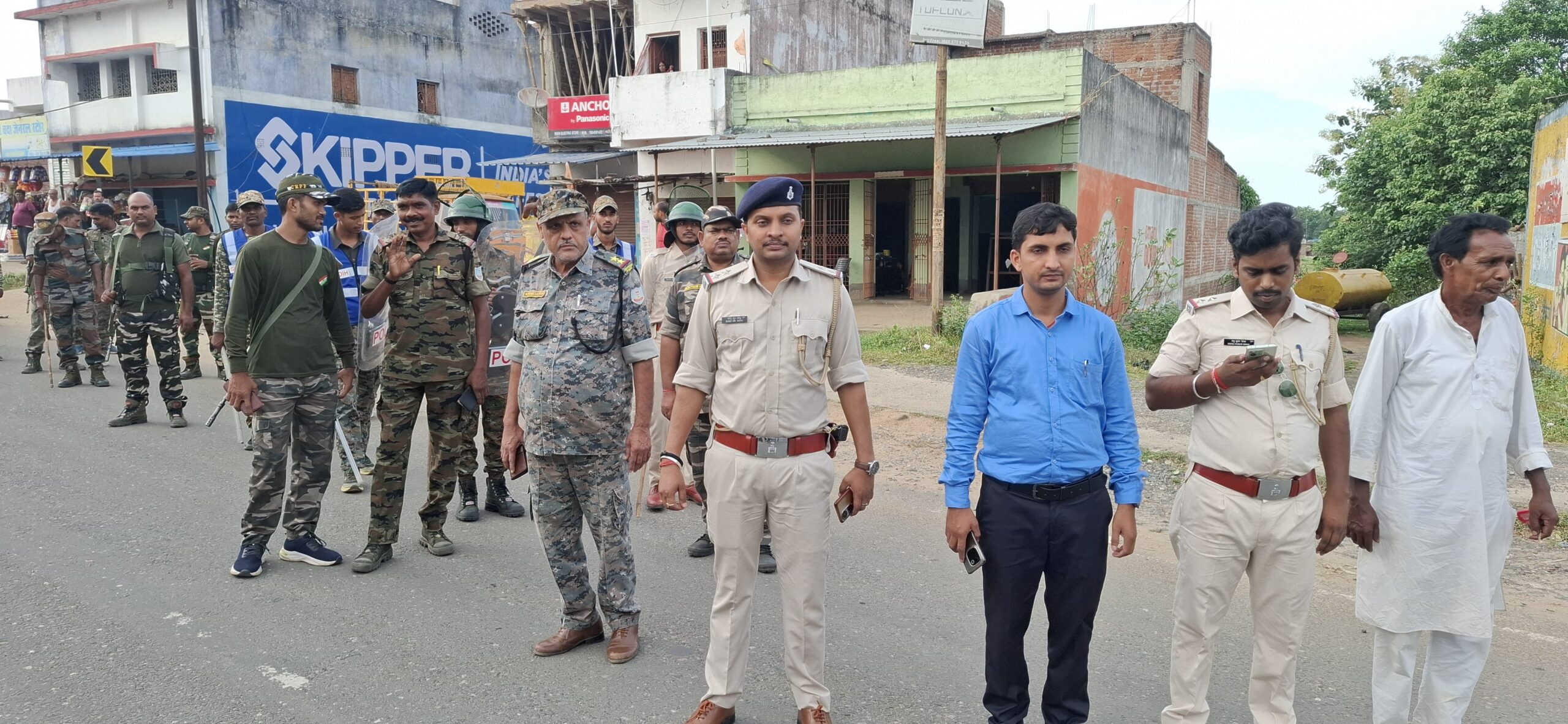 Giridih News: देवरी में मार्च निकाल दिया शांति का संदेश