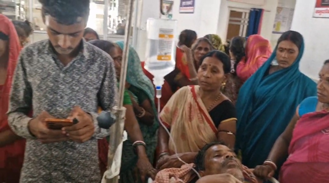 पिकअप के धक्के से राजमिस्त्री जख्मी