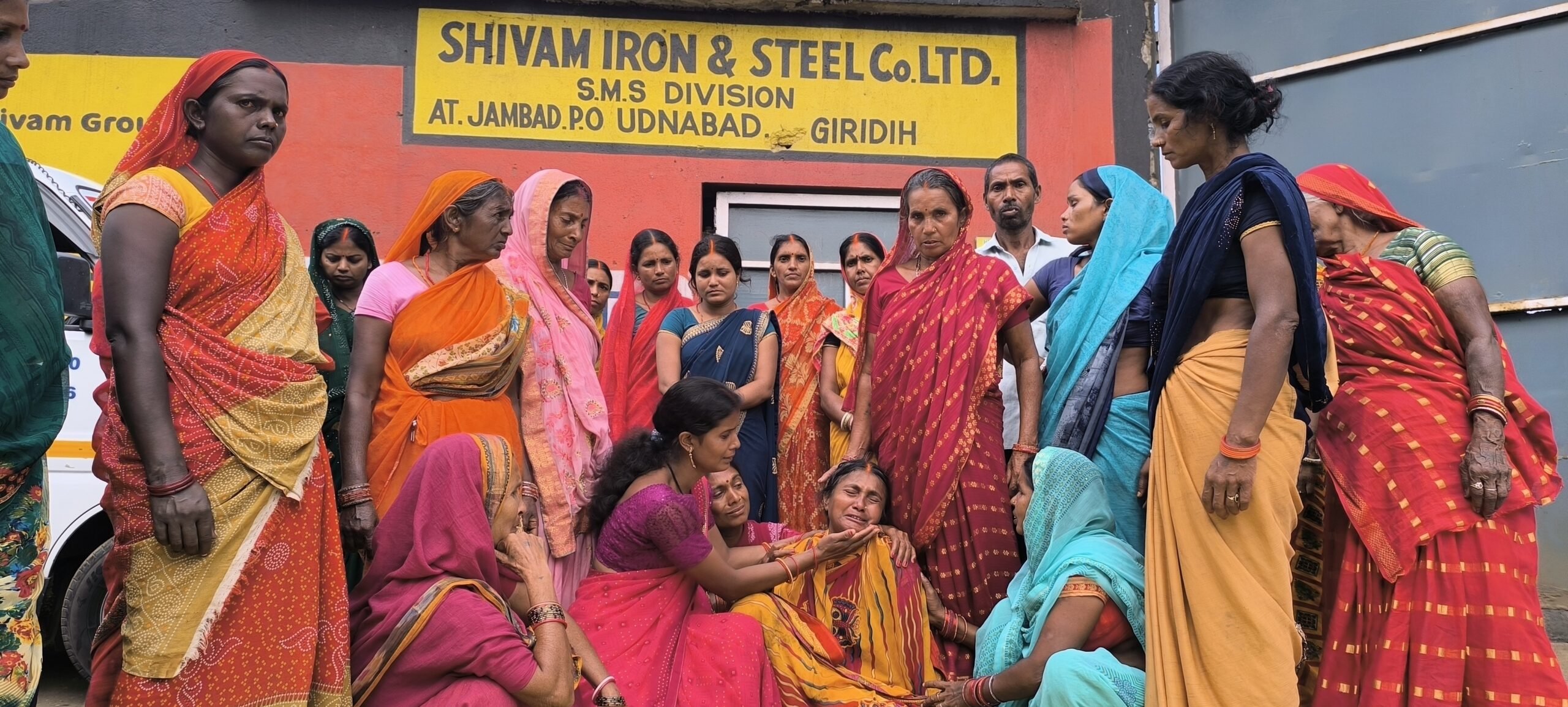 Giridih News: शिवम फैक्ट्री में मजदूर की मौत, मुआवजे के बाद शांत हुए ग्रामीण