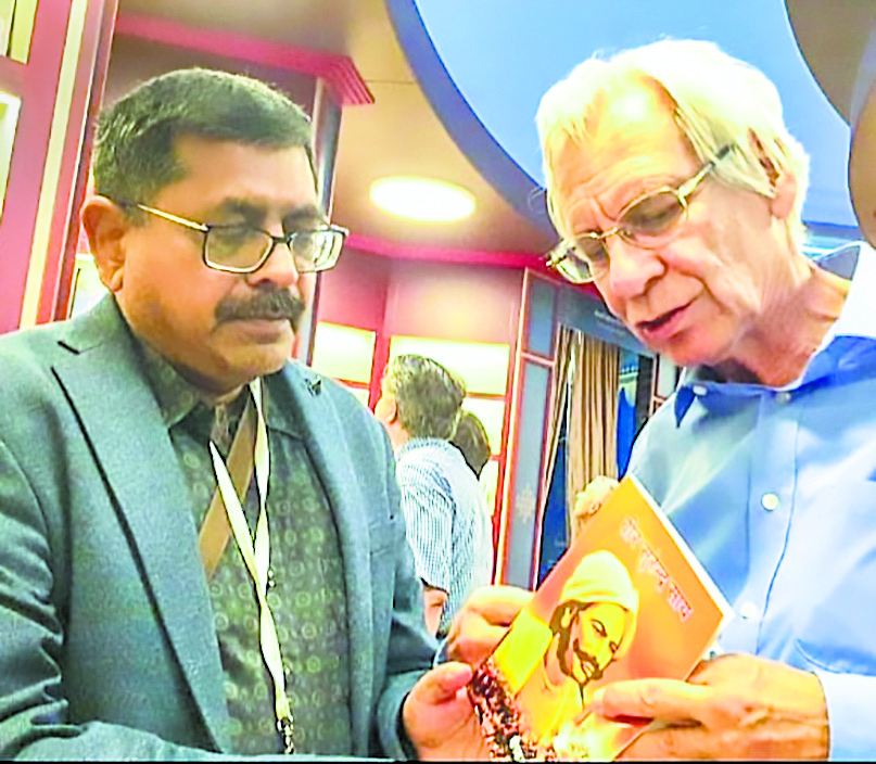 Sambalpur News: मॉस्को अंतरराष्ट्रीय पुस्तक मेला में संबलपुर के विशिष्ट लेखक व शोधकर्ता दीपक पंडा सम्मानित