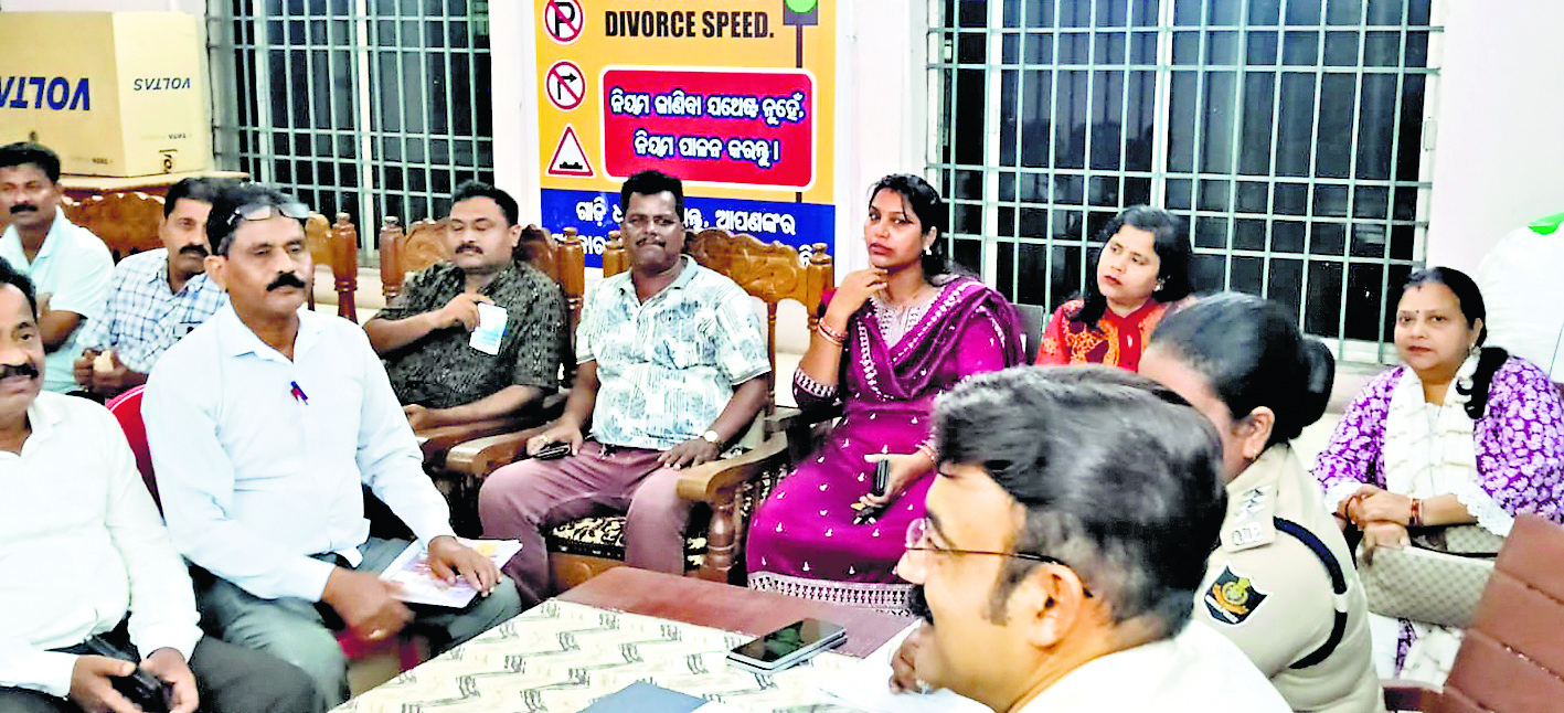 Rourkela News: पंडाल के प्रवेश व निकासी द्वार पर लगेंगे सीसीटीवी कैमरे, भीड़ नियंत्रण पर ध्यान देने का दिया सुझाव