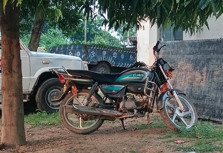 बाराहाट थाना क्षेत्र से चोरी हुई बाइक को धोरैया पुलिस ने किया बरामद