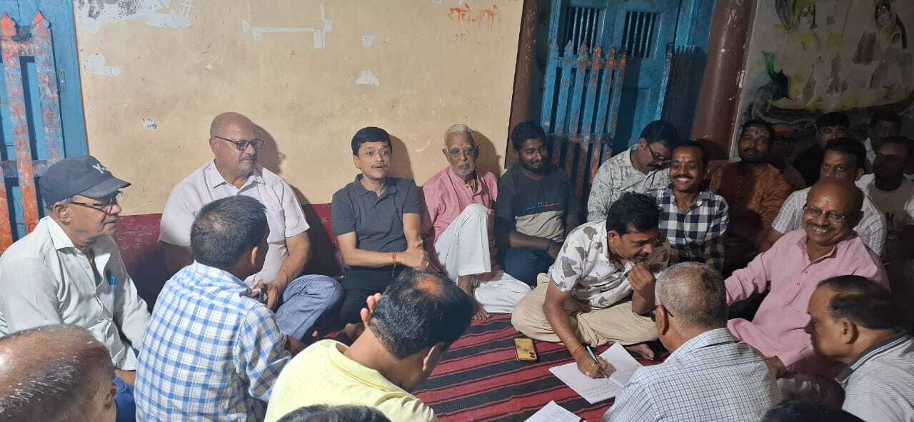 Giridih News: तीन दिवसीय छठ मेले की तैयारी को लेकर समिति की बैठक आयोजित