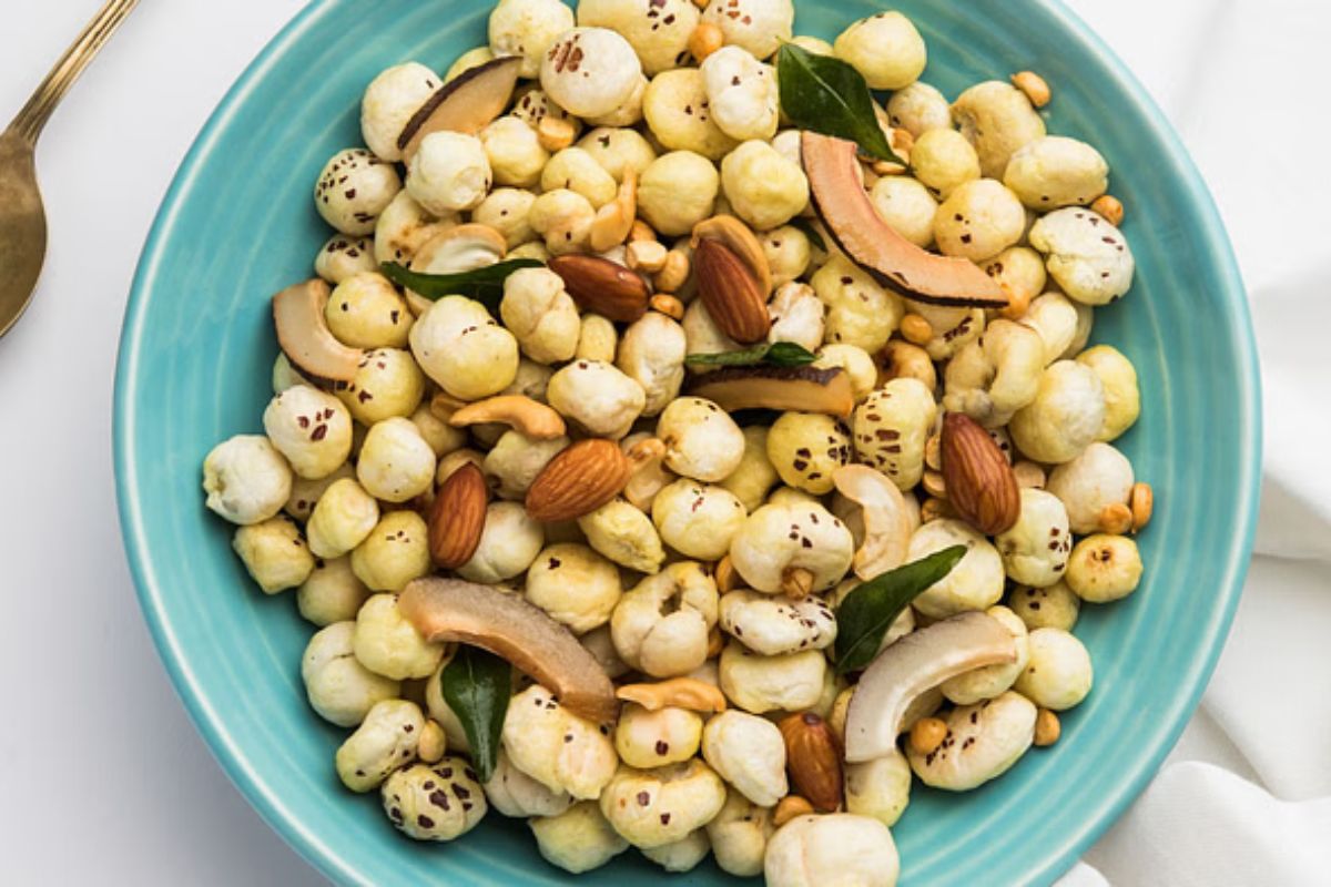 Navratri Falahari Fasting Snacks: नवरात्रि के नौ दिनों के लिए झटपट बना लें ये फलहारी स्नैक्स, समय की होगी बचत