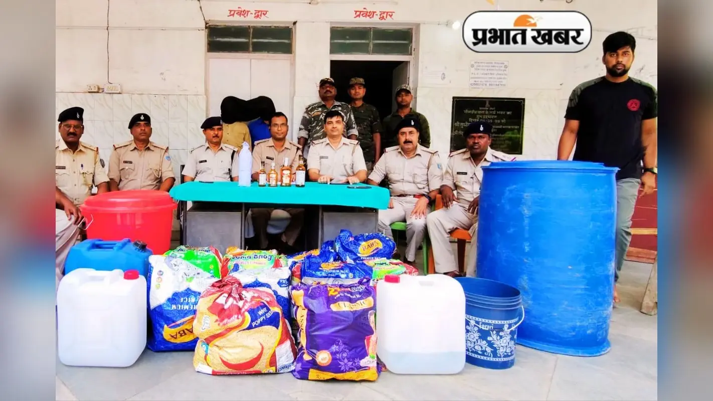 दुर्गा पूजा से पहले झारखंड पुलिस का बड़ा अभियान, नकली शराब फैक्ट्री का भंडाफोड़, 2 गिरफ्तार