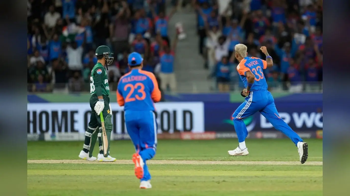 IND vs PAK: पहली ही गेंद पर पाकिस्तान को बड़ा झटका, भविष्य का सितारा गोल्डन डक का शिकार, VIDEO