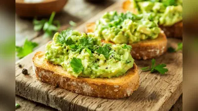 Avocado Toast Recipe: झटपट तैयार करें हेल्दी एवोकाडो टोस्ट, स्वाद और सेहत का है बेस्ट कॉम्बिनेशन