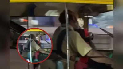 Viral Video : पापा की जान होती है बेटी, मासूम को पेट से चिपकाया और चलाने निकला ऑटो