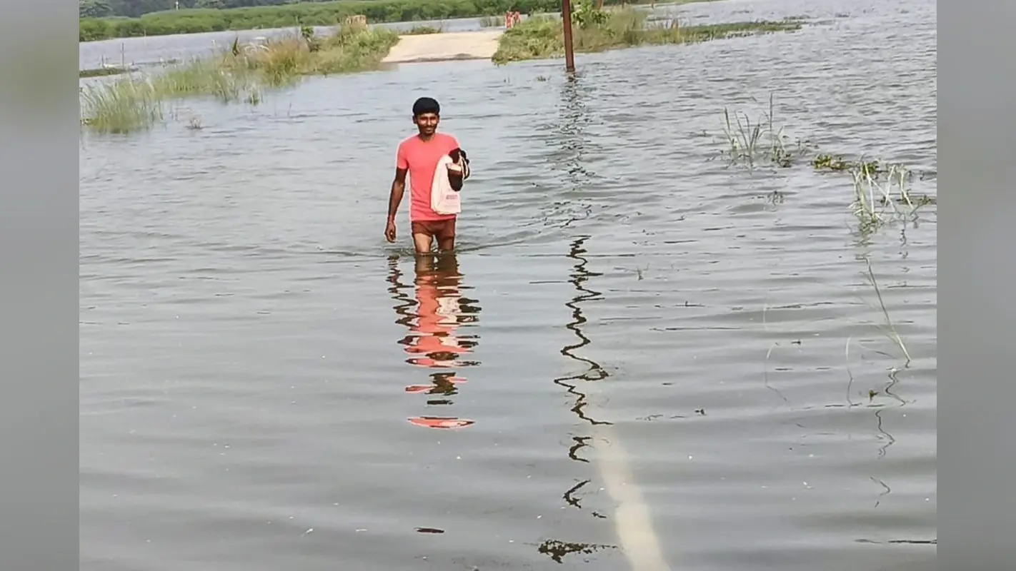 Bihar Flood: बिहार में कमला बलान नदी का कहर, दरभंगा के इन आठ गांवों में मचा तबाही