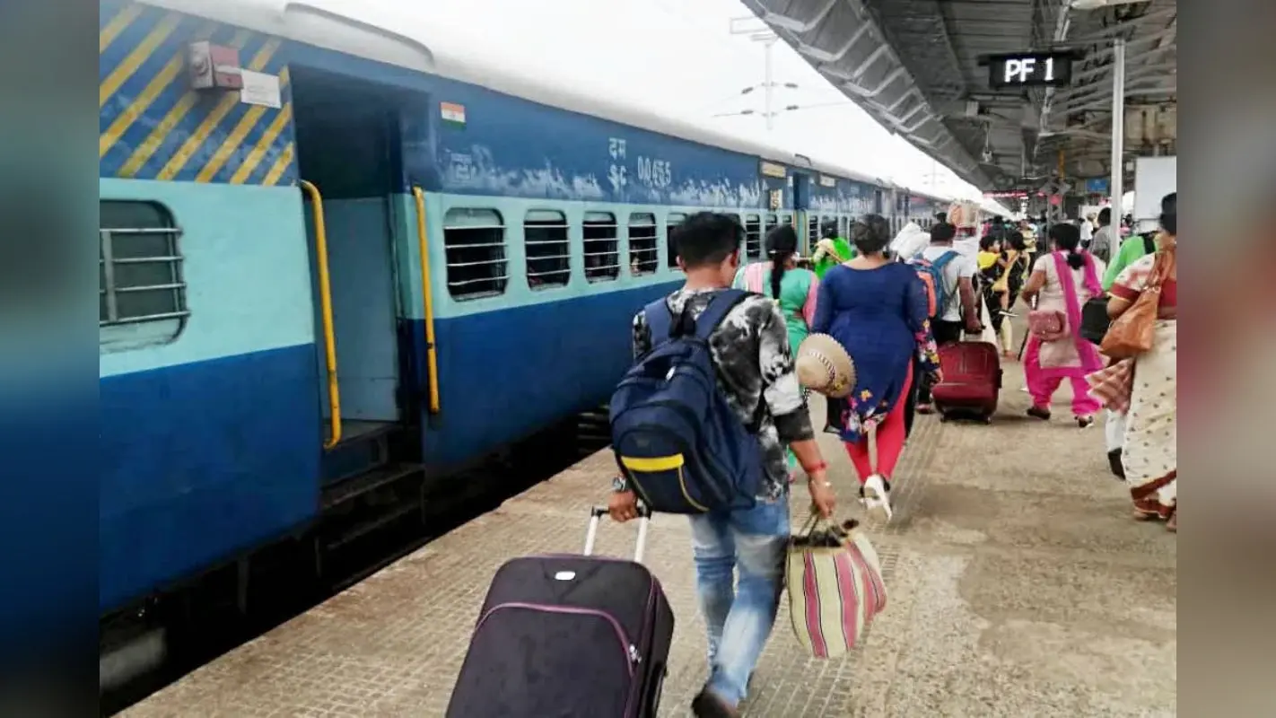 Bihar Train News: बिहार की इन 17 जोड़ी स्पेशल ट्रेनों के परिचालन समय में विस्तार, दिसंबर तक मिलेगी नॉन स्टॉप सुविधा