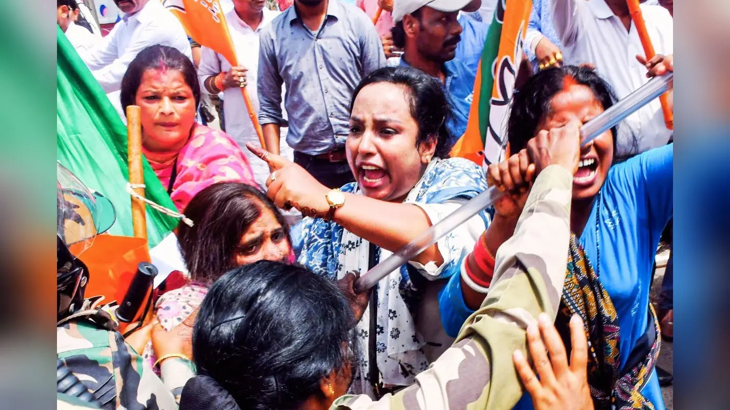 भाजपा महिला मोर्चा ने मोदी के खिलाफ बिहार में ‘अभद्र’ टिप्पणी का किया विरोध, रांची में जोरदार प्रदर्शन