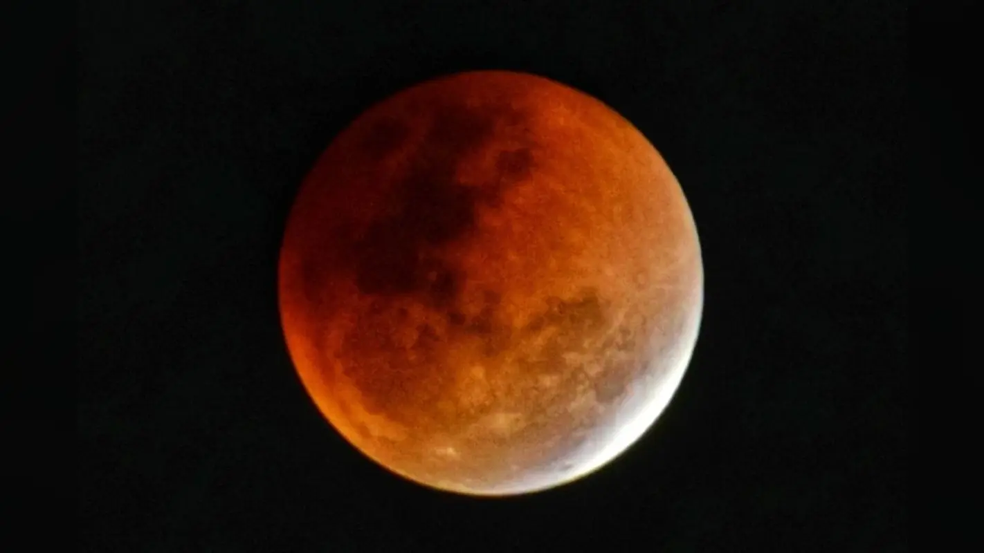 चंद्रग्रहण 2025: स्मार्टफोन पर लाइव देखें खूबसूरत ‘ब्लड मून’, जानें समय और तरीका