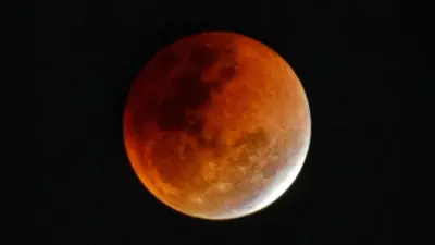 चंद्रग्रहण 2025: स्मार्टफोन पर लाइव देखें खूबसूरत ‘ब्लड मून’, जानें समय और तरीका