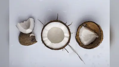 Coconut Benefits: खाली पेट नारियल खाने से शरीर को मिलते है कई फायदे