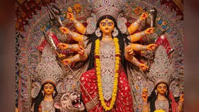 Durga Puja Travel 2025: नवरात्रि में इन 7 जगहों पर जाएं, देखें मां दुर्गा की भव्यता और अद्भुत नजारे