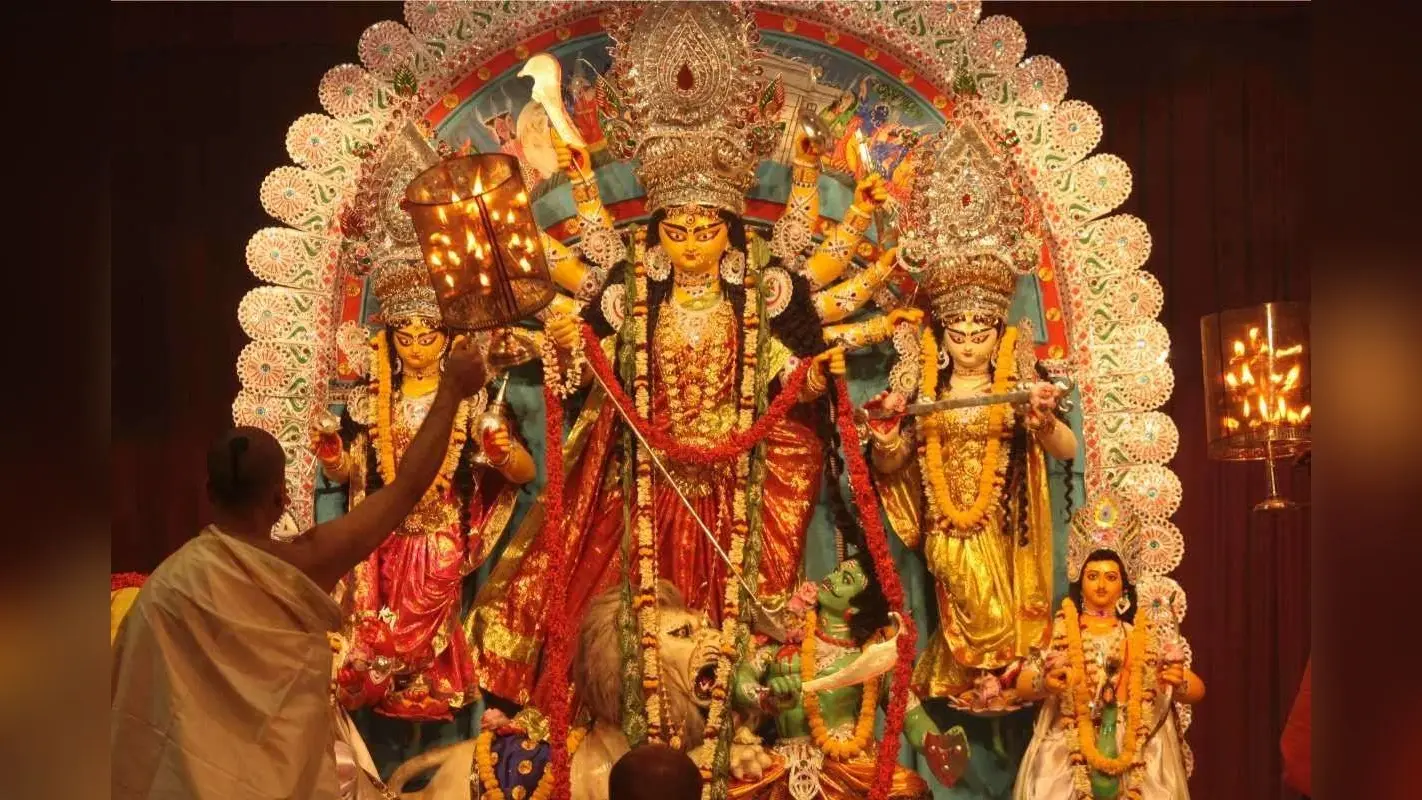 वाराणसी में दुर्गा पूजा का दिखेगा भव्य रूप, 30 फीट ऊंची होगी प्रतिमा, 512 पंडालों में विराजेंगी मां दुर्गा