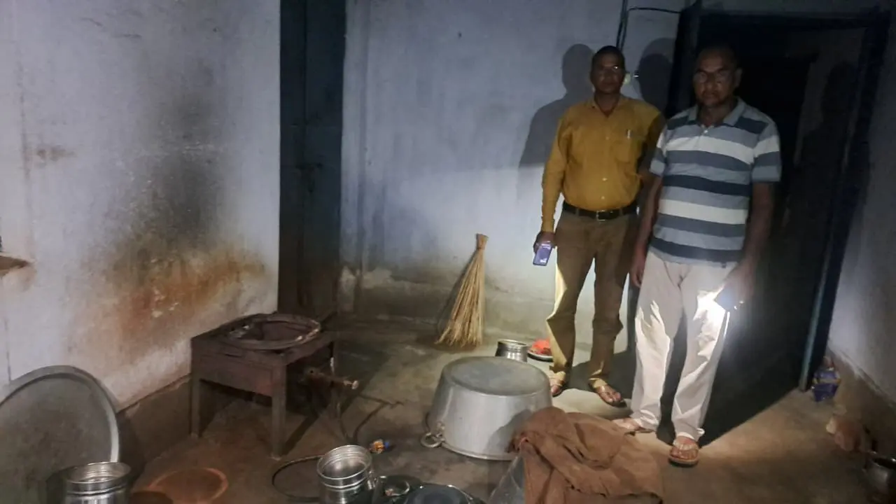Giridih News :उत्क्रमित उच्च विद्यालय नावाडीह में चोरी, गैस टंकी, मोटर व सात क्विंटल चावल की चोरी