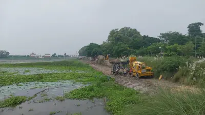 hajipur news. अभिषेक पुष्करणी के सौंदर्यीकरण का कार्य शुरू