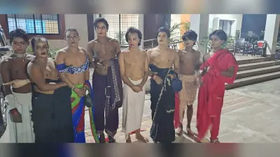 Dhanbad News : बरवाअड्डा में असली किन्नरों ने फर्जी किन्नरों को दौड़ा-दौड़ाकर पीटा, आठ पुलिस के हवाले