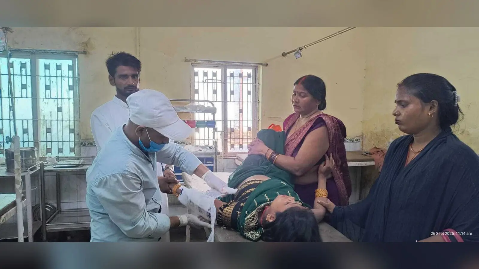 कुचायकोट में इ-रिक्शा पलटने से तीन महिला यात्री घायल