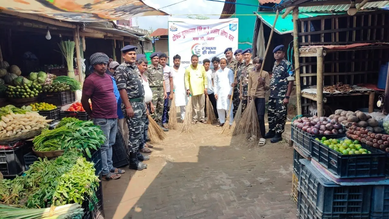 बोधगया में स्वच्छता ही सेवा अभियान के तहत स्वैच्छिक श्रमदान कार्यक्रम