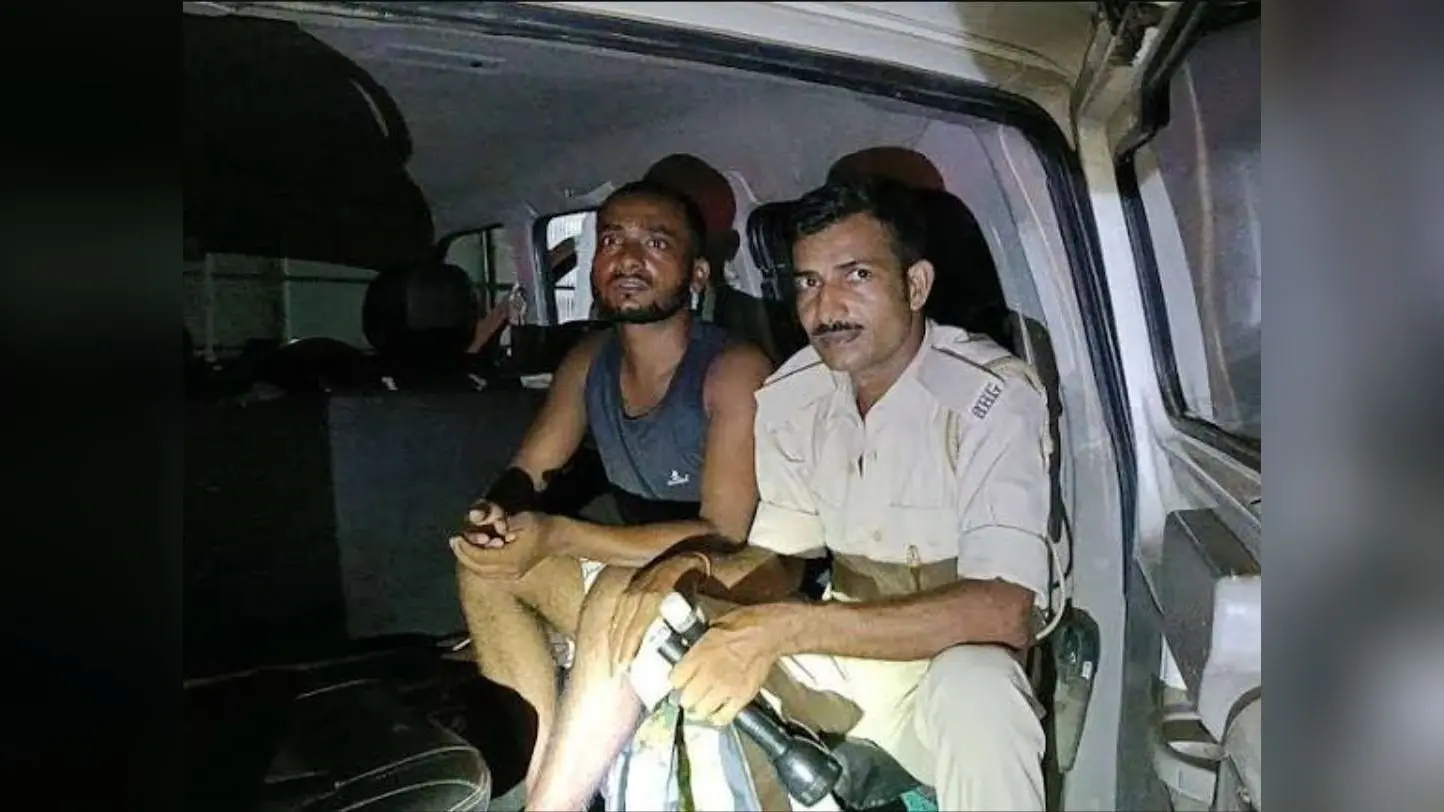 शराब तस्कर को पकड़ने के दौरान होमगार्ड का जवान घायल