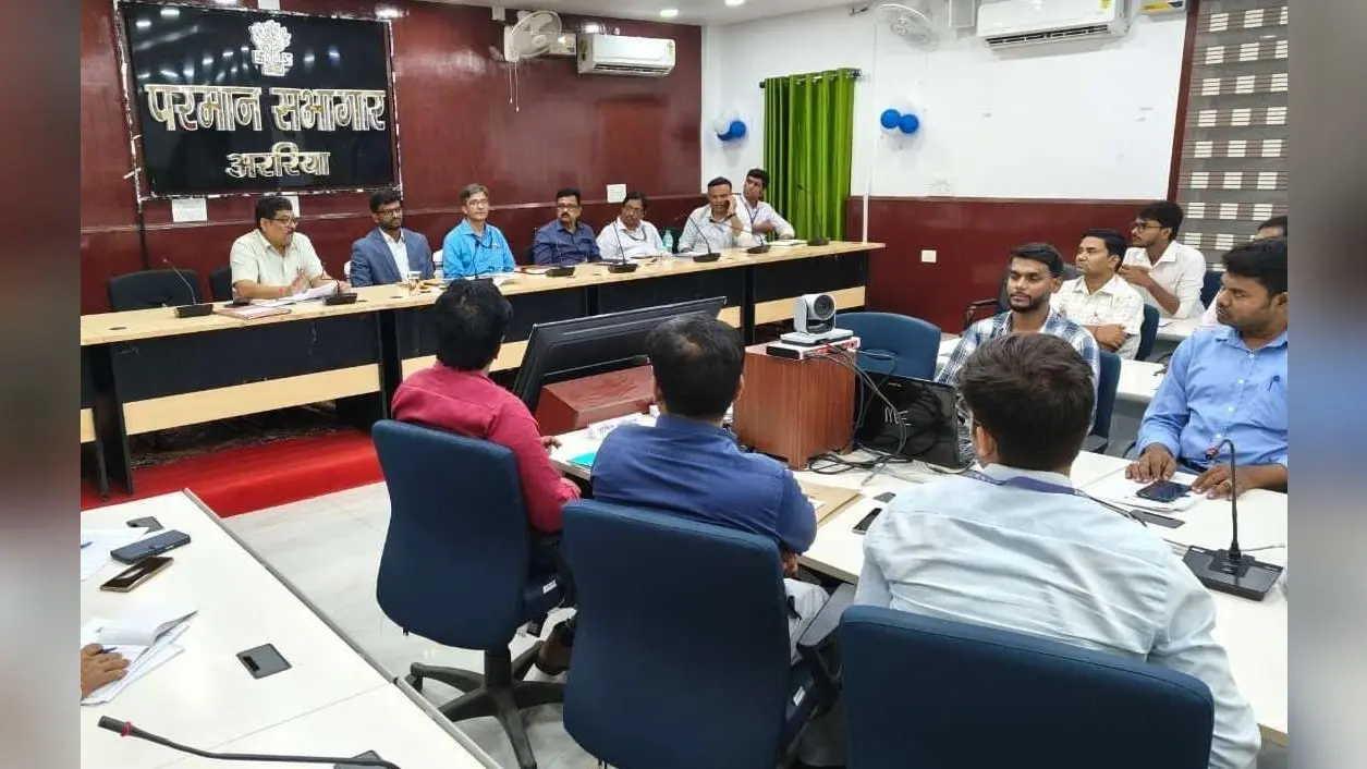 चुनाव संबंधी तैयारियों को कर लें दुरुस्त : डीएम
