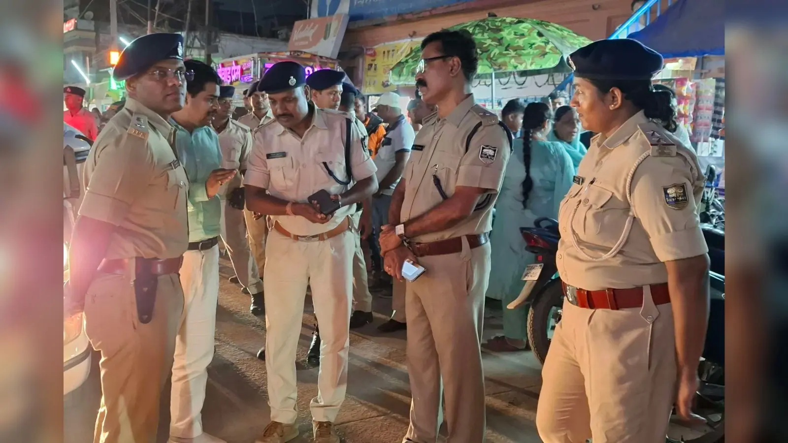दुर्गा पूजा पर विधि-व्यवस्था की समीक्षा, डीएम-एसपी ने दिए कड़े निर्देश