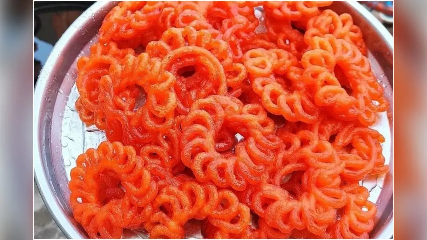 Halwai Style Imarti Recipe: मिनटों में बनाएं हलवाई जैसी कुरकुरी और रसीली इमरती
