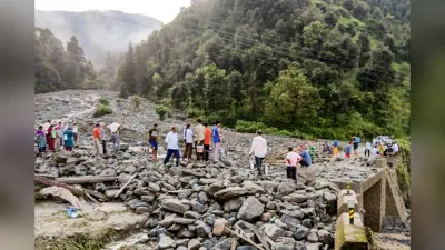 Himachal Cloudburst: हिमाचल में मानसून का तांडव, बादल फटने, बाढ़ और भूस्खलन से 4000 करोड़ का नुकसान, 366 की मौत