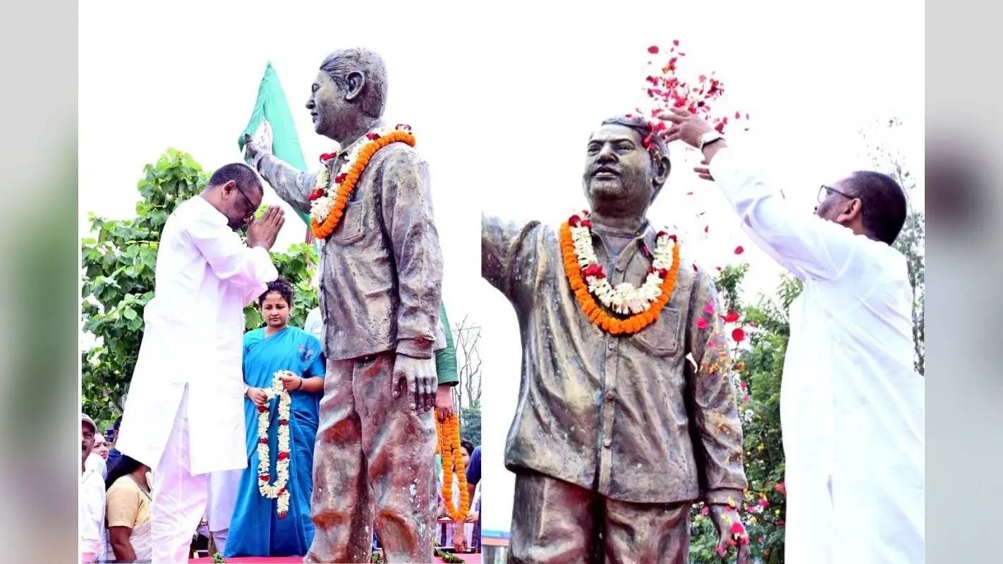 सीएम हेमंत सोरेन ने बड़े भाई दुर्गा सोरेन को दी श्रद्धांजलि, देखिए PHOTOS