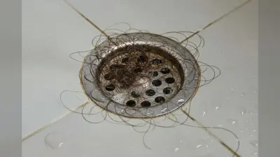 How To Clean Choked Sink: बाथरूम सिंक में फंसे बालों से जल्द पाएं छुटकारा, अपनाएं ये सिंपल हैक्स