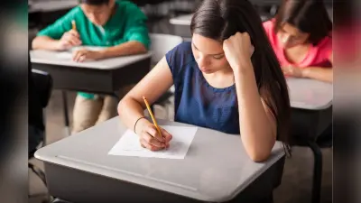 UP PET में भूलकर भी न ले जाएं ये चीजें, Exam सेंटर पर एंट्री पाने के लिए देखें जरूरी नियम