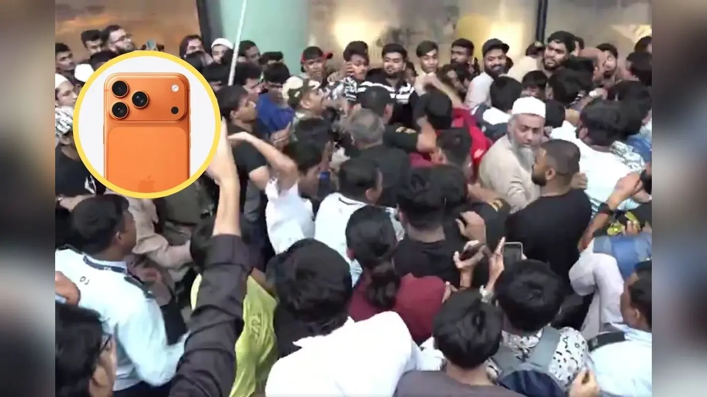 iPhone 17 की सेल शुरू होते ही Apple स्टोर में मचा हंगामा, पहले पाने की होड़ में चल गए लात-घूंसे, देखें वीडियो