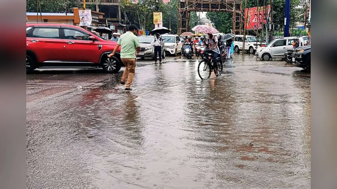दुर्गा पूजा में बारिश डालेगा खलल, मौसम विभाग ने जारी किया येलो अलर्ट, 3 अक्टूबर तक हो सकती है वर्षा