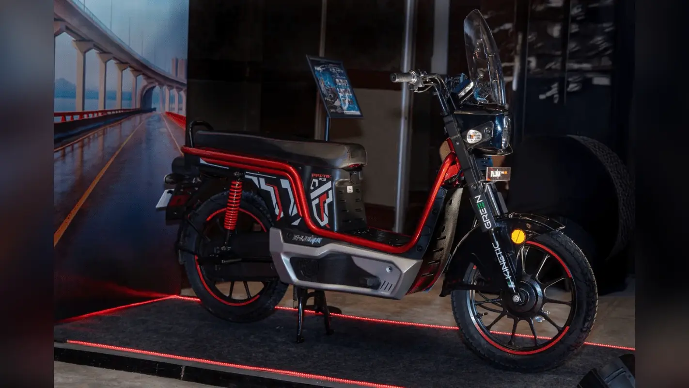 E-Luna Prime: काइनेटिक ग्रीन ने लॉन्च की नयी कम्यूटर बाइक, सिंगल चार्ज पर मिलेगी 140Km की रेंज, जानें किमत