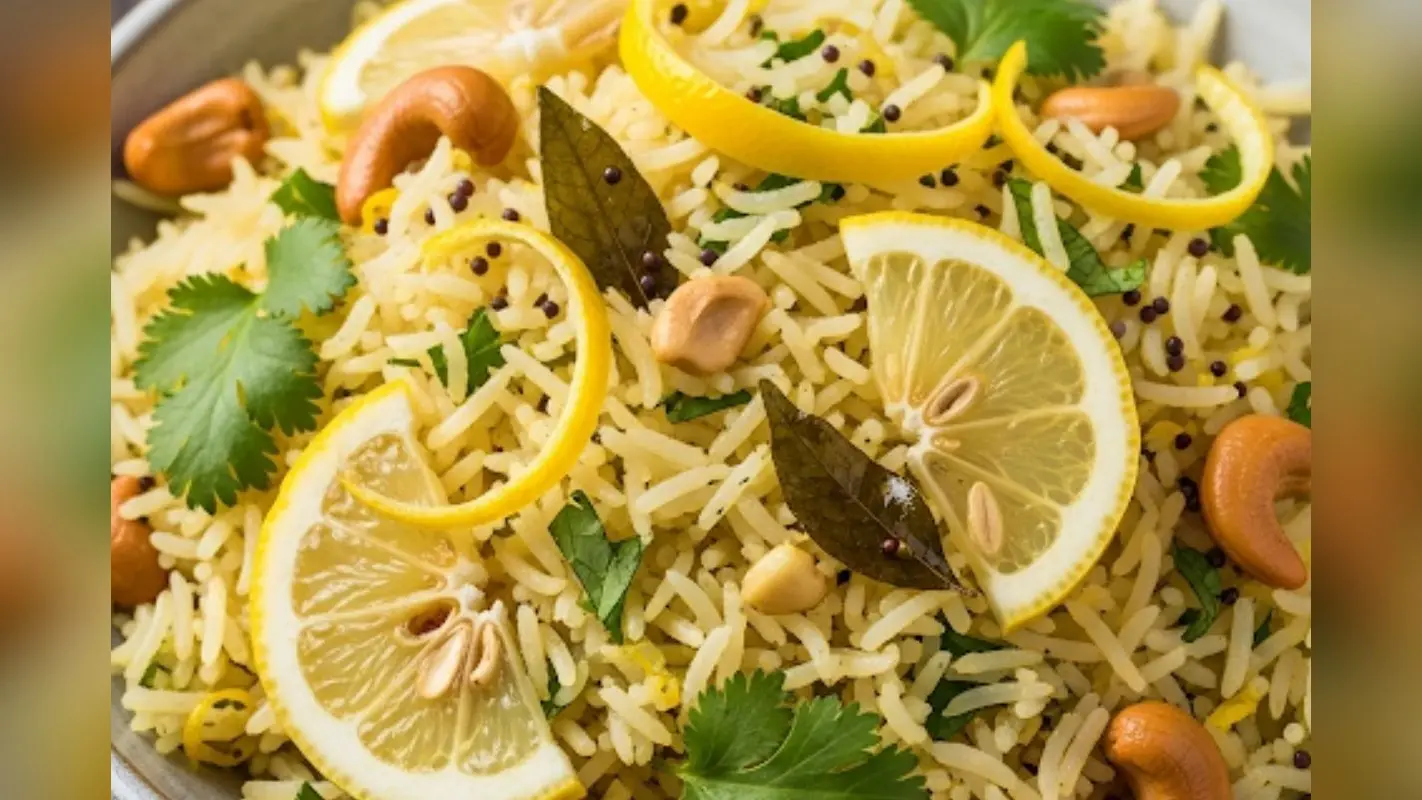 Lemon Rice Recipe: लेफ्टओवर राइस से बनाएं ये चटपटी मसालेदार डिश, मिनटों में बनकर होगा तैयार
