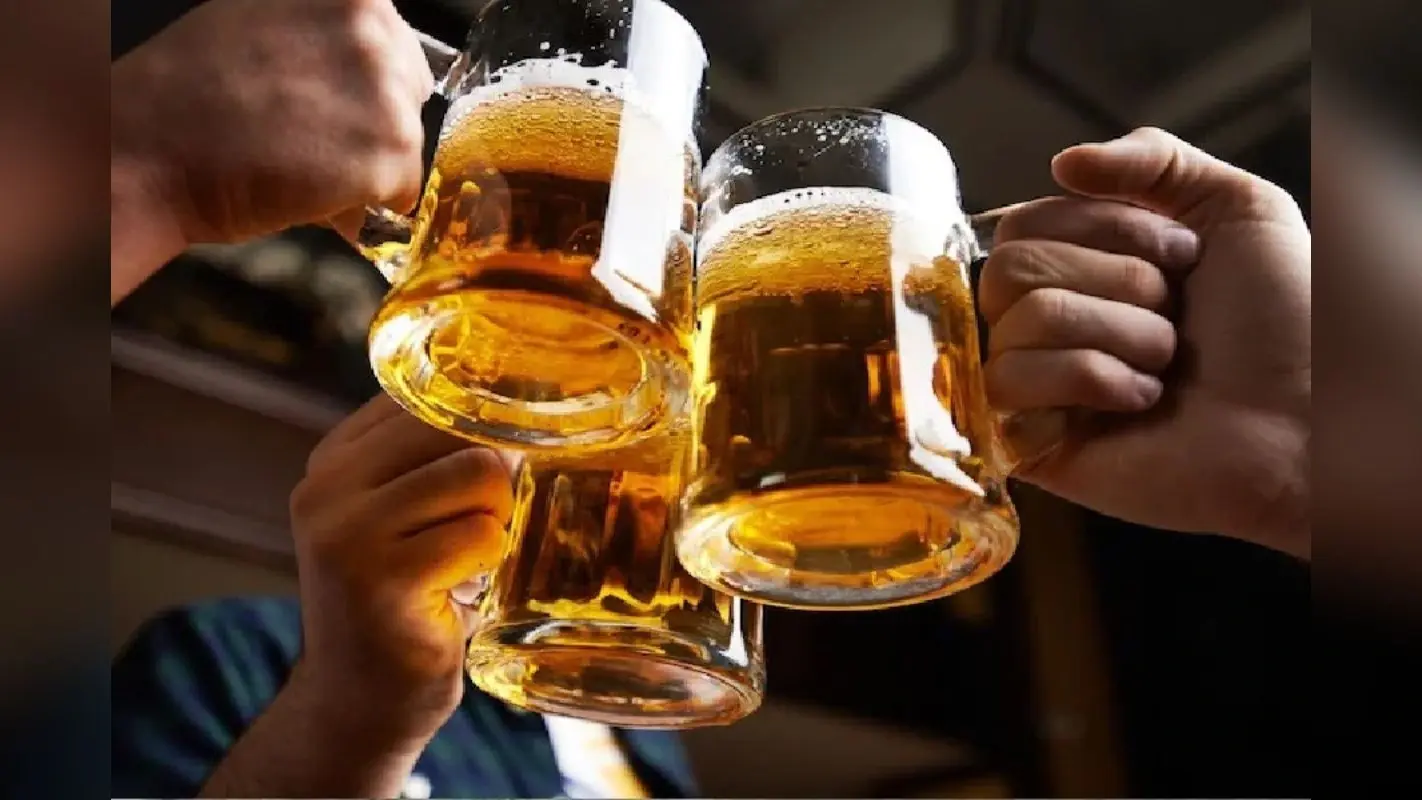 New Liquor Policy: झारखंड में आज से महंगा हुआ देसी शराब और बीयर, जानिए कीमत में कितनी हुई बढ़ोतरी