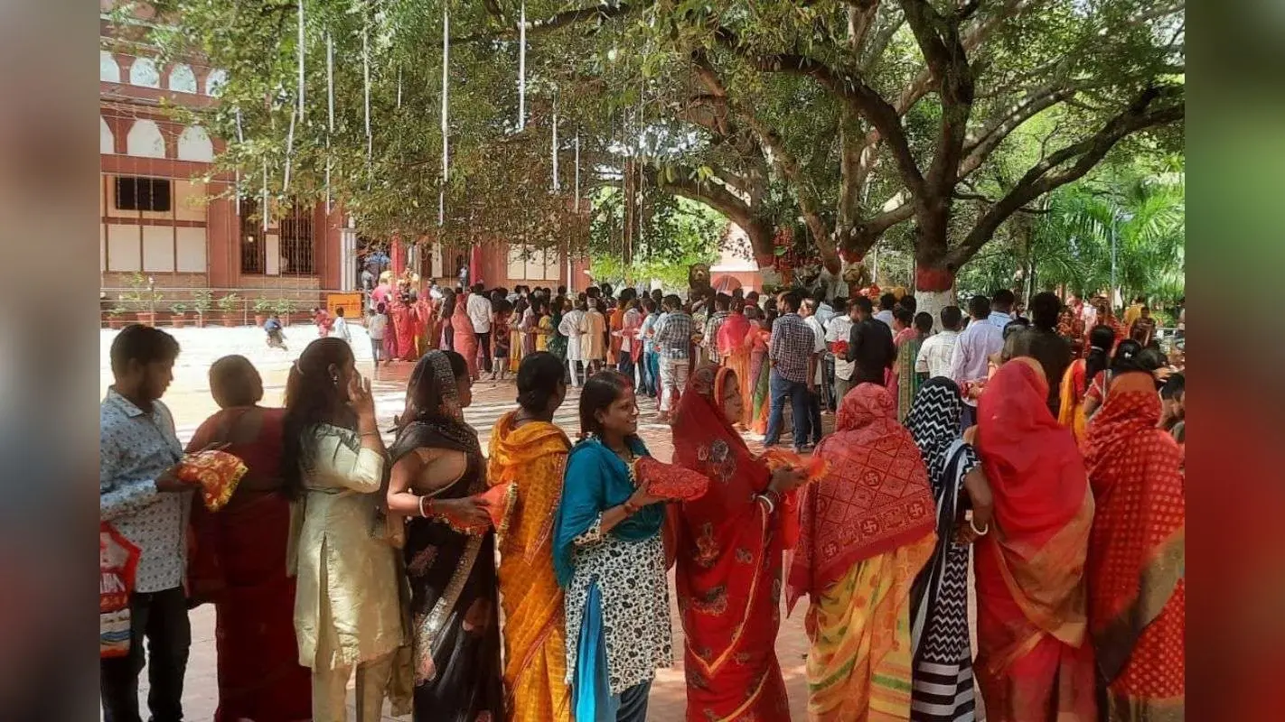 मां भद्रकाली मंदिर में उमड़ी भक्तों की भारी भीड़, बिहार से भी पहुंचे श्रद्धालु