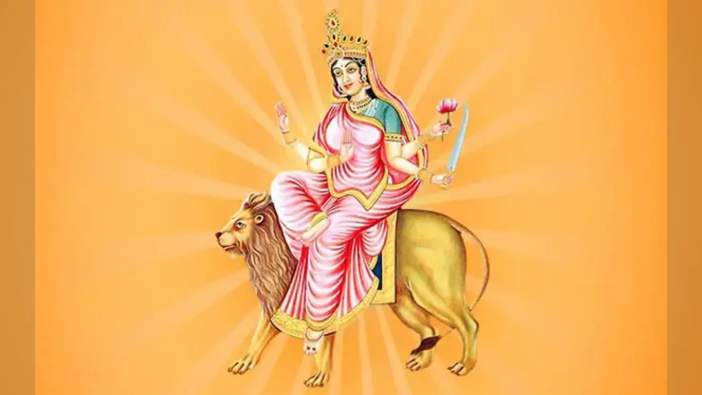 Maa Katyayini Vrat Katha: नवरात्रि के छठे दिन जरूर सुनें मां कात्यायनी की पौराणिक कथा