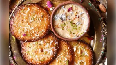 Malpua Recipe: नवरात्रि के चौथे दिन मां कुष्मांडा के लिए बनाएं लाजवाब मालपुए का भोग, झटपट और आसान रेसिपी यहां देखें