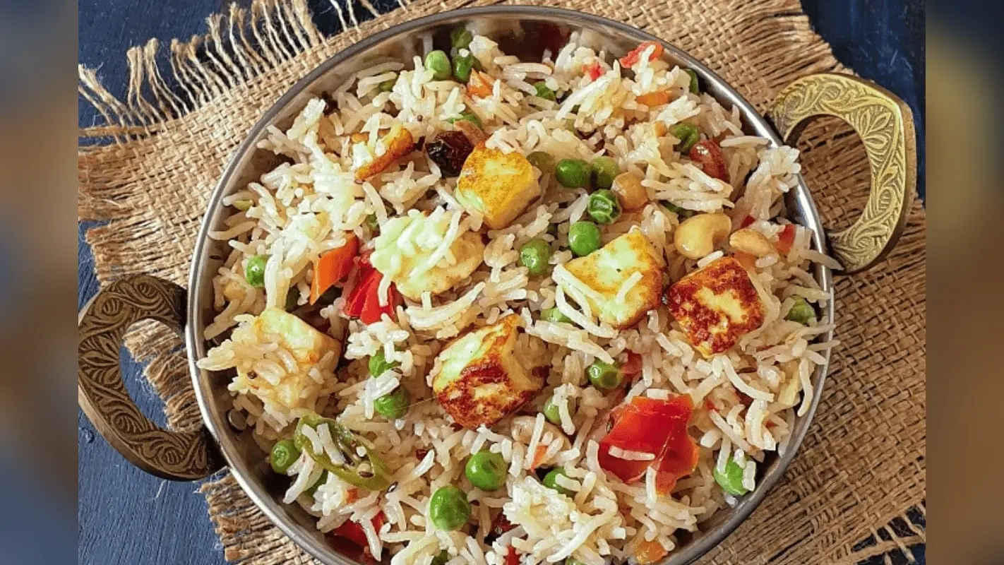 Matar Paneer Pulao Recipe: मिनटों में बनाएं रेस्टोरेंट जैसा टेस्टी मटर पनीर पुलाव, आसान स्टेप-बाय-स्टेप तरीका