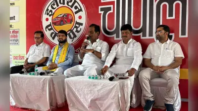 Bihar Election Express: मीनापुर के वोटरों में दिखा गुस्सा, चौपाल में हर सवाल पर भागते नजर आये नेता