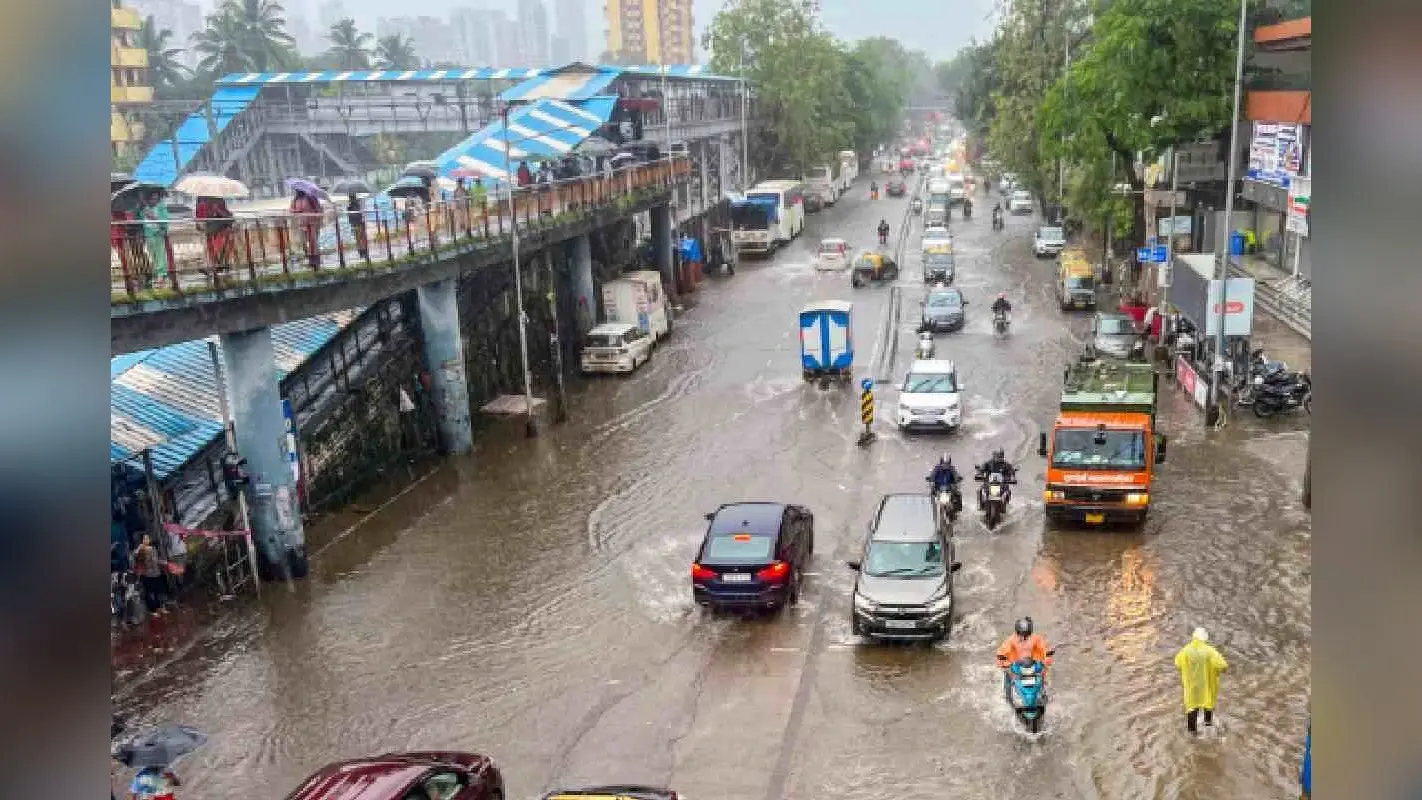 Mumbai Rain : कैसे मनेगा दशहरा, महाराष्ट्र में 3 अक्टूबर तक बारिश के आसार, रेड अलर्ट जारी