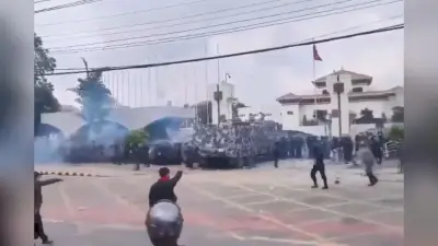 GEN Z Protest: नेपाल में राष्ट्रपति का घर फूंका, आज सर्वदलीय बैठक, देखें वीडियो