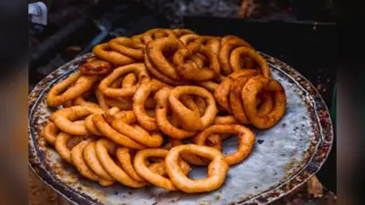 Nepali Sel Roti Recipe: बिना मशीन के घर पर मिनटों में बनाएं, नेपाल के त्योहारों की शान