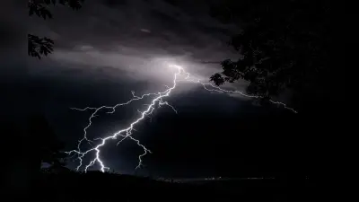राजनगर में वज्रपात से युवक घायल