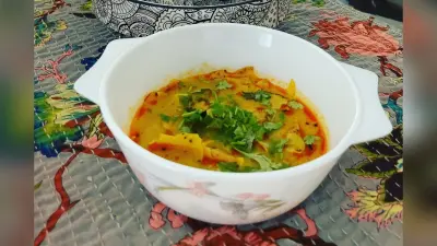 Papad Sabzi: अचानक आये मेहमान तो चिंता न करें, 10 मिनट में बनाएं पापड़ की सब्जी, स्वाद ऐसा सभी प्लेट चाट जाएं